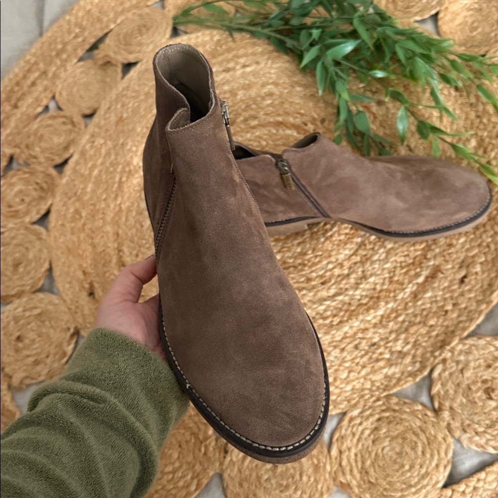 Italeau Foliana Weatherproof Leather Bootie. Size 39/ 8.5 Nut - Picture 9 of 12
